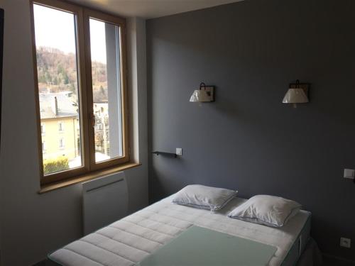 En eller flere senger på et rom på Appartement Mont-Dore, 2 pièces, 4 personnes - FR-1-415-70