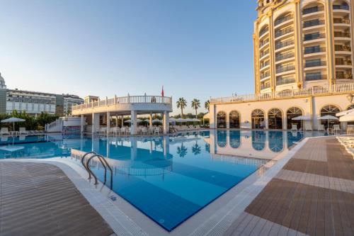 Πισίνα στο ή κοντά στο J'adore Deluxe Hotel & Spa Ultra All Inclusive