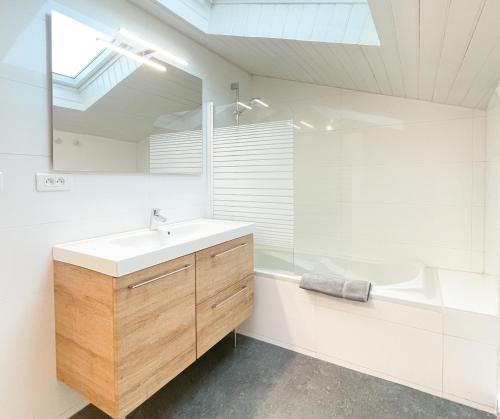 a bathroom with a sink and a shower and a tub at Maison le Bouscat à 10 min du centre ville de Bordeaux in Le Bouscat