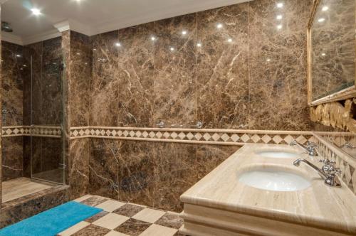 218 Puerto Banus Marbella Front Line 270 meters photo 3