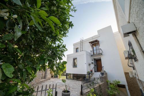 Το κτήριο όπου στεγάζεται  η βίλα