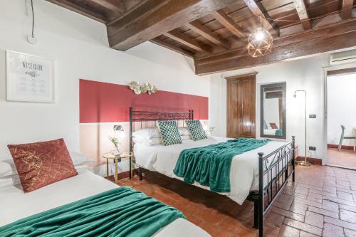 A bed or beds in a room at Wine Apartments Florence Ciliegiolo