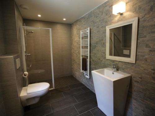 a bathroom with a toilet and a sink and a shower at Appartement Valloire, 3 pièces, 6 personnes - FR-1-263-211 in Valloire