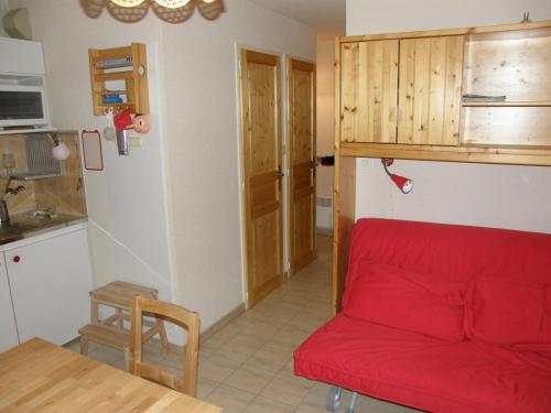 Appartement Valloire, 2 pièces, 4 personnes - FR-1-263-132にあるキッチンまたは簡易キッチン