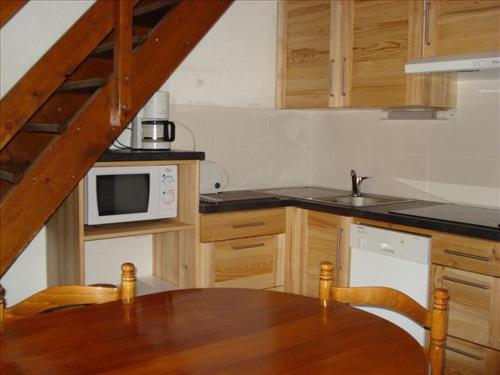 Appartement Valloire, 2 pièces, 6 personnes - FR-1-263-318にあるキッチンまたは簡易キッチン