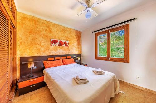 a bedroom with a large bed and a window at Apartment Vida Sana by Sealand Villas in Alcudia