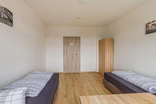 Een bed of bedden in een kamer bij Moderne Monteurwohnung in Leipzig Nord