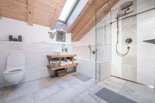 a bathroom with a shower and a toilet at Alpenrose Ferienwohnungen in Lenggries