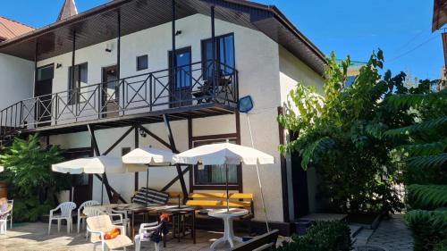 Un balcón o terraza en Evropa Hotel