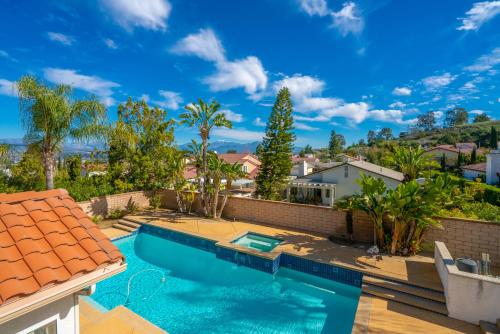 Kolam renang di atau dekat dengan @ Marbella Lane - Captivating Home in Rowland Hts