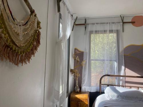 New- Cozy Tiny House with kitchenette firepit – Photos 4
