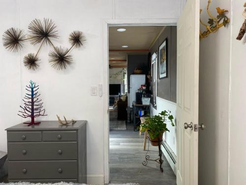 New- Cozy Tiny House with kitchenette firepit – Photos 5