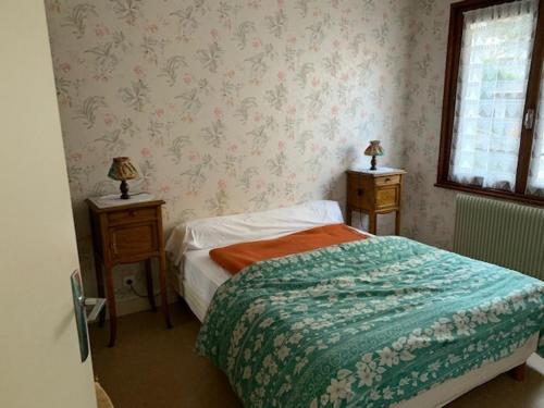 a small bedroom with a bed and two night stands at Appartement Mont-Dore, 2 pièces, 4 personnes - FR-1-415-31 in Le Mont-Dore