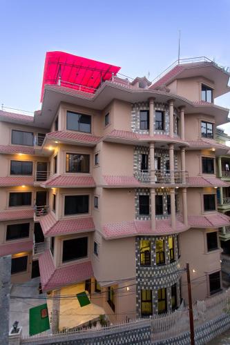 El edificio en el que está el hotel
