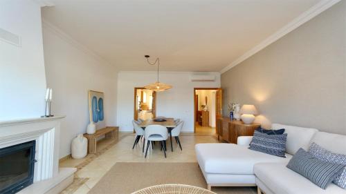 Adam's Place (Garça Real)CD242 - Clever Details, Sleeps 4 people, Wifi, Garage
