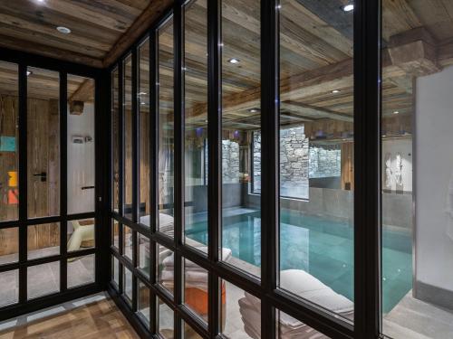 Chalet design 5* avec piscine, hammam, cinéma et parking à Val d'Isère