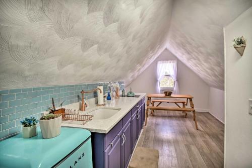 een keuken met paarse kasten en een plafond met een muurschildering bij Cozy Portsmouth Studio about 3 Mi to Old Towne in Portsmouth