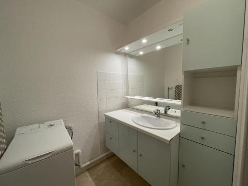 Bilik mandi di Appartement Jullouville, 3 pièces, 4 personnes - FR-1-361-91