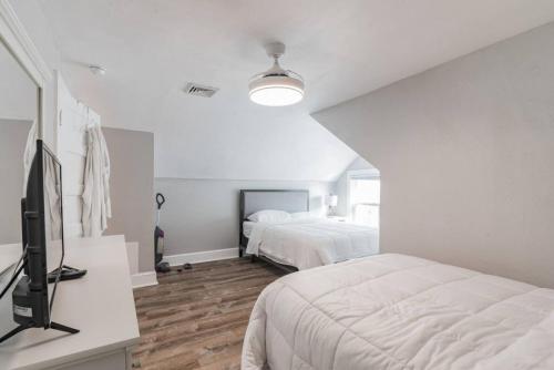Postel nebo postele na pokoji v ubytování Full House Beach Block Sleeps 26 Ocean views