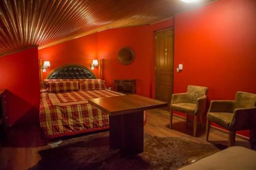 a bedroom with a bed and a table and chairs at Mελίμνια in Koutsodímos