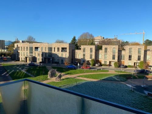 a view of a campus from a balcony at Exquisite & Contemporary 2 Bed Apartment w Parking 10 mins walk to Papworth, Addenbrookes hospitals & Bio Medical Campus in Trumpington