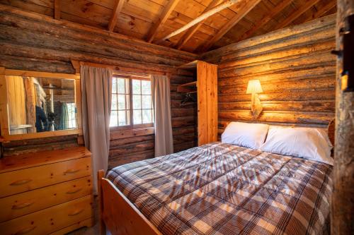 Katil atau katil-katil dalam bilik di The Meeker Park Lodge