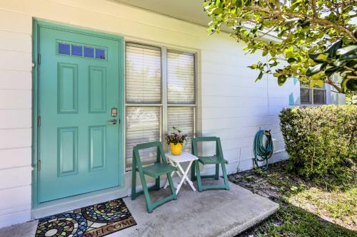 Φωτογραφία από το άλμπουμ του Walk to Beach New Smyrna Beach Abode with BBQ! σε New Smyrna Beach