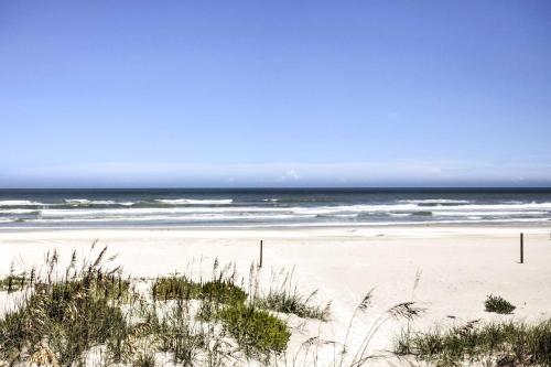 Φωτογραφία από το άλμπουμ του Walk to Beach New Smyrna Beach Abode with BBQ! σε New Smyrna Beach