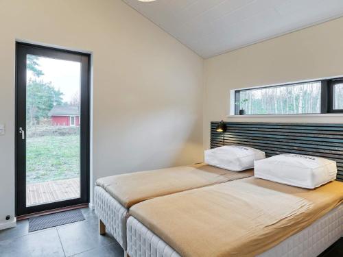 En eller flere senge i et værelse på Holiday home Læsø LIII