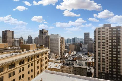 Nespecifikovaný výhled na destinaci San Francisco nebo výhled na město při pohledu z hotelu