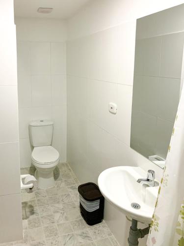 Koupelna v ubytování Hotel Santorini