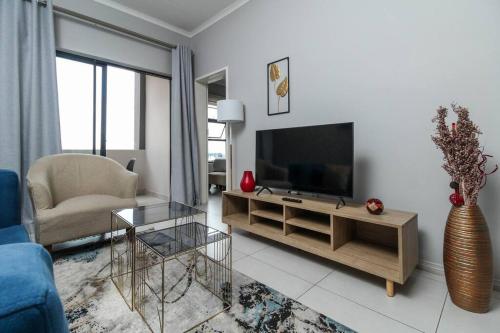 Televisyen dan/atau pusat hiburan di Smart Apartment 17