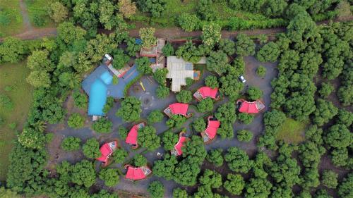 Letecký snímek ubytování Amraness Luxury Resort Sasan Gir