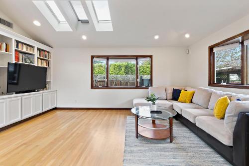 @ Marbella Lane - 2BR Charming Spacious Home