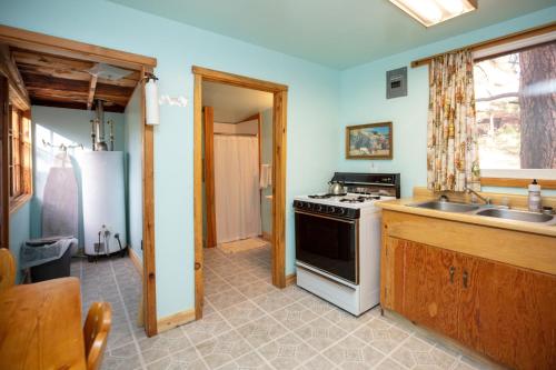 Dapur atau dapur kecil di The Meeker Park Lodge