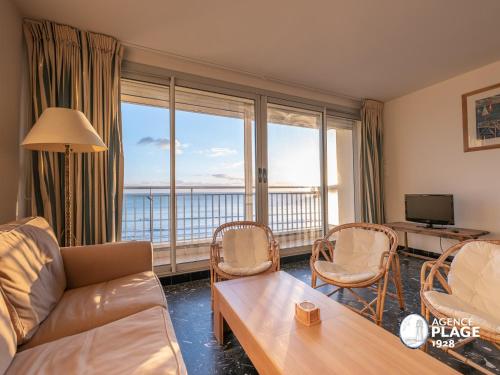 Appartement spacieux face mer avec balcon, proche du centre et commerces