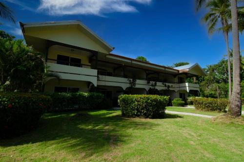 Cocomar Beachfront Hotel