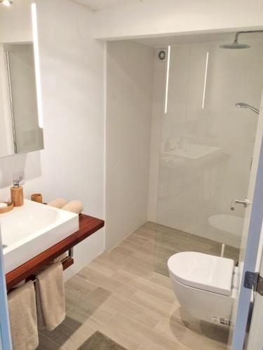 a bathroom with a toilet and a sink at Hotel-Apartment Modern Studio in Palma de Mallorca