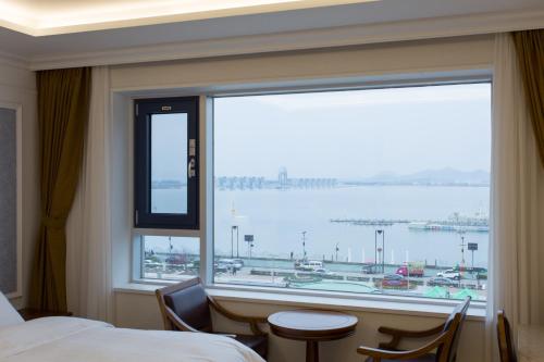 Afbeelding uit fotogalerij van Fontana Beach Hotel in Mokpo