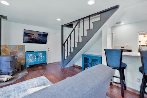 2188-Highland Chalet home