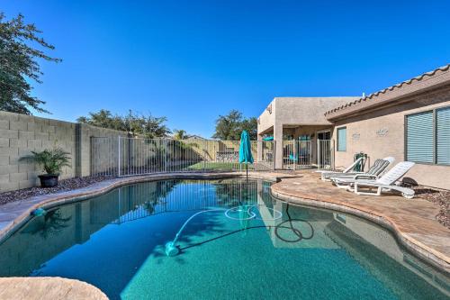 Πισίνα στο ή κοντά στο Goodyear Desert Oasis with Patio and Game Room!