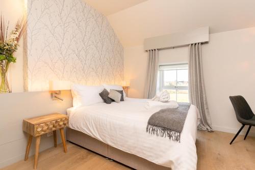 a bedroom with a bed and a window at The Roost on Rock Road in Barry