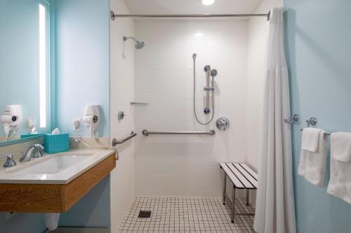 Universal's Endless Summer Resort - Surfside Inn and Suites photo 48