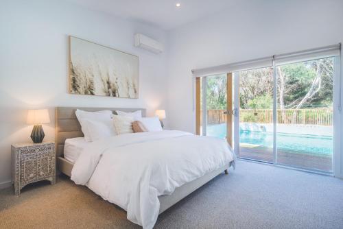 En eller flere senge i et værelse på The Salt House