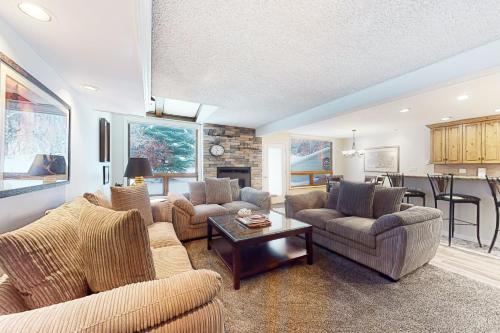 Rocky Mountain Retreat – Photos 2