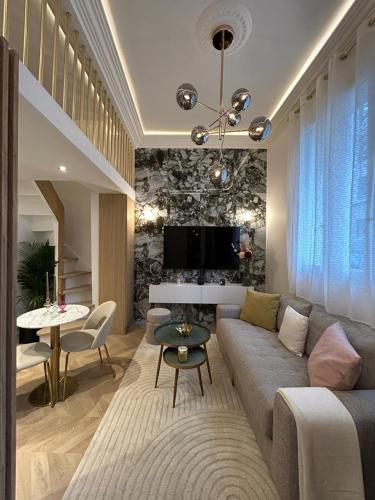 le studio des Champs elysees