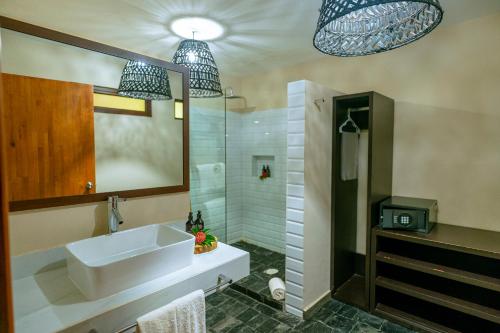 a bathroom with a sink and a shower at Santa María Resort in Santa María del Oro