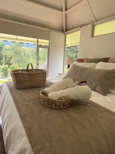 a bedroom with two beds and two baskets on the bed at Chalet Andino Sesquile in Suesca