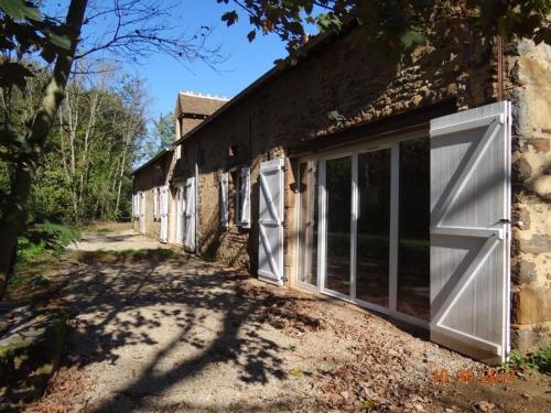 Gîte rénové en pleine campagne près du Mans : 5 chambres, terrasse, barbecue, accès Paris facile - FR-1-410-213
