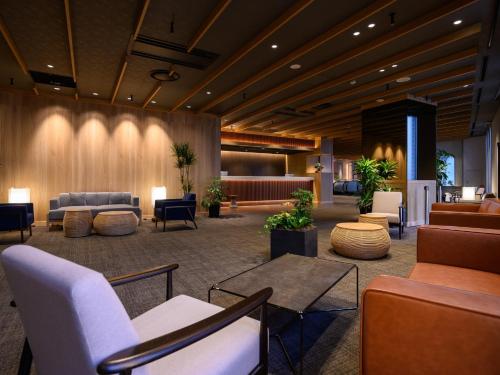 a lobby with couches and chairs and a waiting room at Hotel Tsu Center Palace in Tsu
